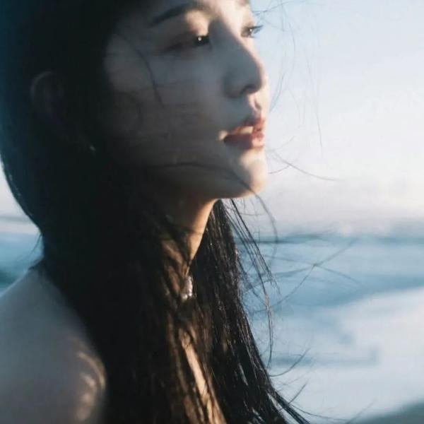 带剑女孩
